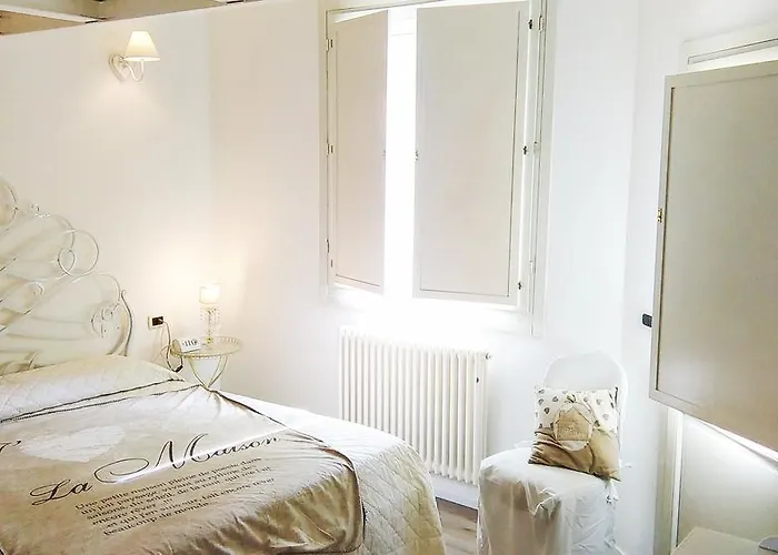 Bed & Breakfast La Maison Di 3*